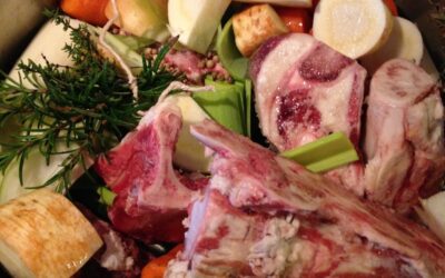 Gammeldagssuppe kogt på kraftben