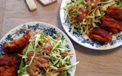 Vegetarfrikadeller af søde kartofler med squashsalat